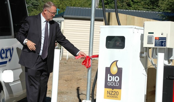  Mike Underhill, CEO of the Energy Efficiency and Conservation Authority (EECA) declares the biodiesel facility open
